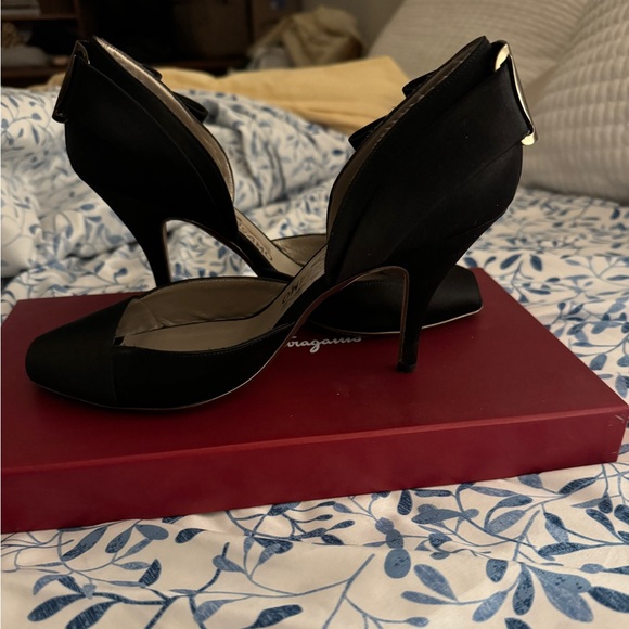 Ferragamo Myra Black Heels • Vintage - Picture 7 of 8